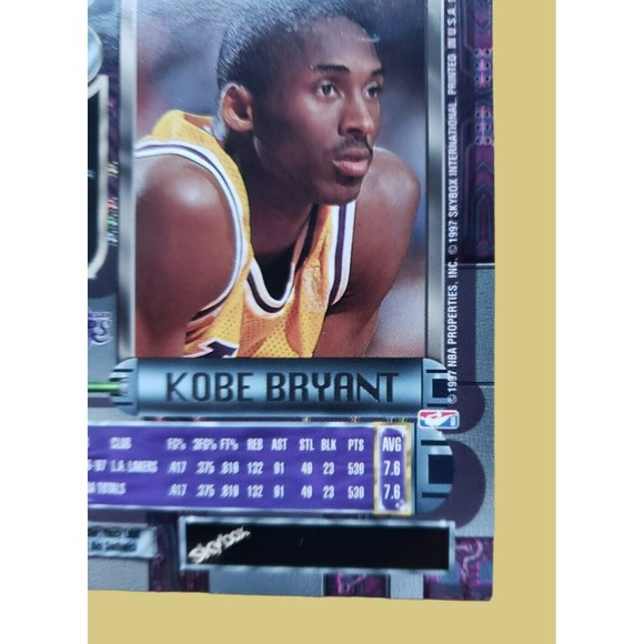 1997-98 Fleer Metal Universe Kobe Bryant #81 Los Angeles Lakers HOF - Picture 13 of 16